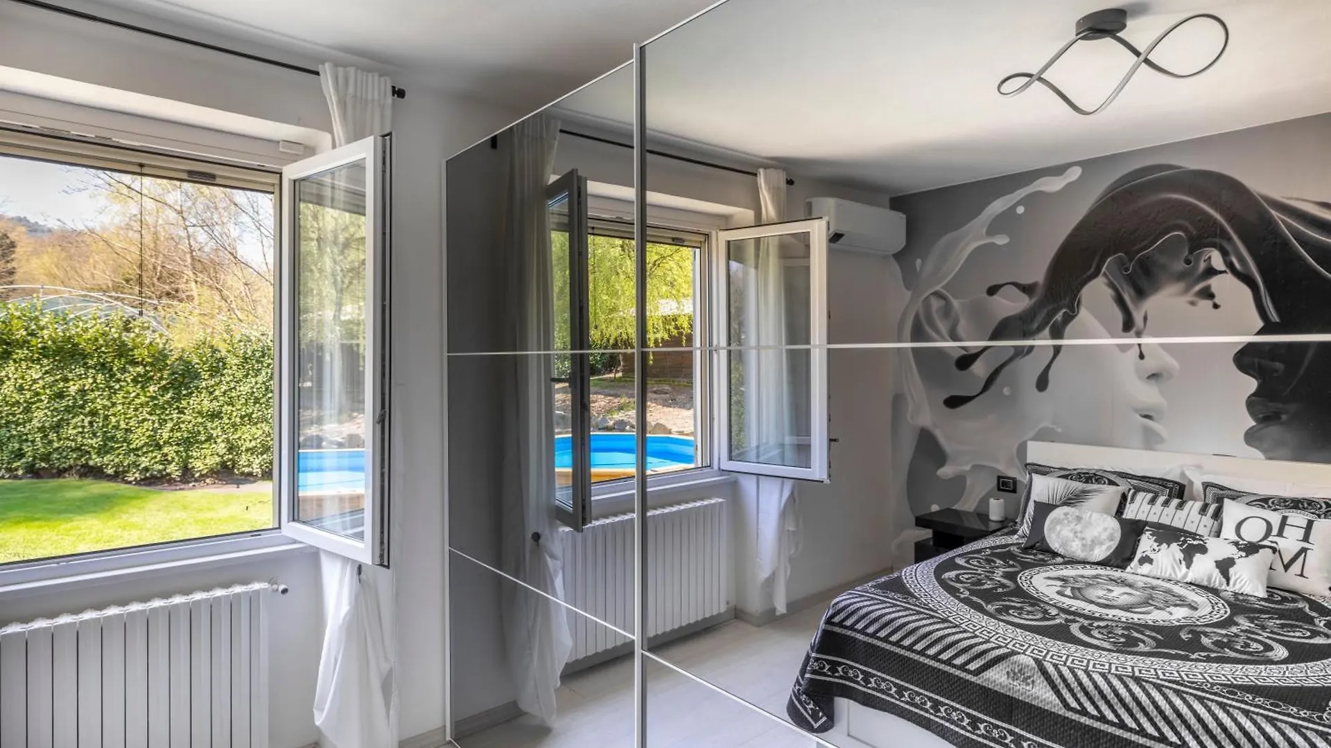 K10 Luxury House, Pool, Jacuzzi, Gym, Private Garden Villa Lipomo Italien
