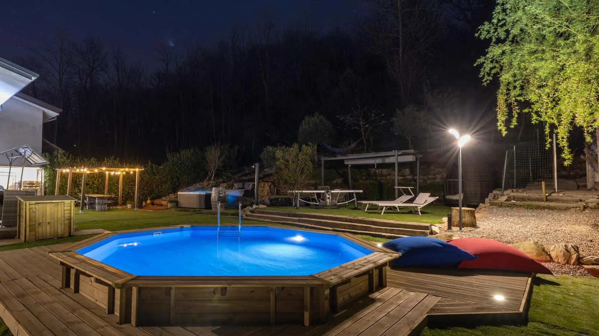 Lipomo K10 Luxury House, Pool, Jacuzzi, Gym, Private Garden 빌라 0*,