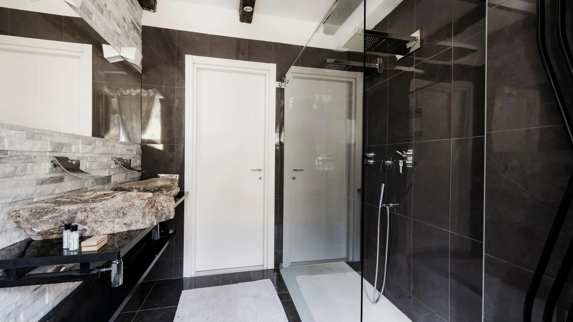 Lipomo K10 Luxury House, Pool, Jacuzzi, Gym, Private Garden 빌라